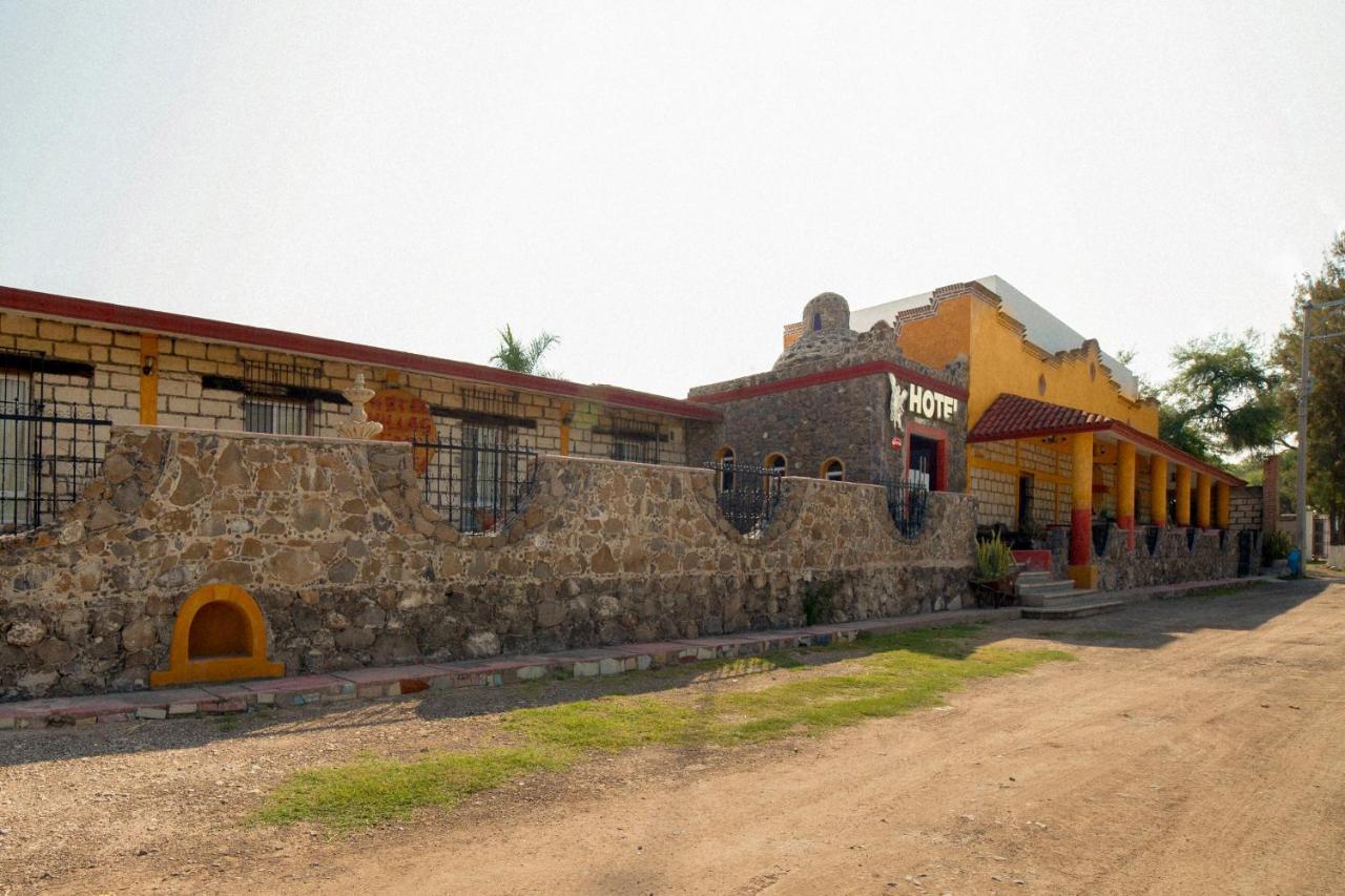 Hotel Villas De San Miguel Media Luna Río Verde Exterior photo